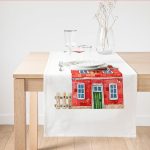 - SuetRunner-10115 - Realhomes Minyatür Kırmızı Ev Çizimli Dijital Baskılı Dekoratif Süet Runner Realhomes