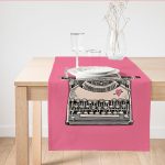 Pembe Zemin Daktilo Tasarımlı Dijital Baskılı Modern Süet Runner Realhomes