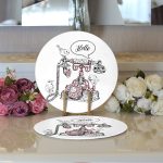 Beyaz Zemin Antika Telefon Çizimli Dijital Baskılı Dekoratif 2'li Yuvarlak Servis Altlığı – Supla Realhomes