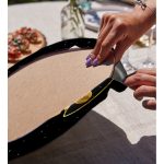 - Supla2li-10012-Siyah-Zemin-Sari-Can-Desenli-Dijital-Baskili-Modern-2li-Yuvarlak-Servis-Altligi-–-Supla-3 - Realhomes Siyah Zemin Sarı Çan Desenli Dijital Baskılı Modern 2'li Yuvarlak Servis Altlığı – Supla Realhomes