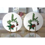 Çam Ağacı Yaprakları İçinde Mumluk Tasarımlı Dijital Baskılı Dekoratif 2'li Yuvarlak Servis Altlığı – Supla Realhomes