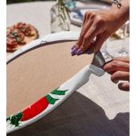 Beyaz & Kırmızı Kurdaleli Mum Motifli Dijital Baskılı Dekoratif 2'li Yuvarlak Servis Altlığı – Supla Realhomes