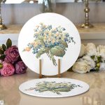 Beyaz Zemin Çiçek Motifli Dijital Baskılı Modern 2'li Yuvarlak Servis Altlığı – Supla Realhomes