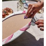 Beyaz Zemin Pembe Kelebek Tasarımlı Dijital Baskılı Dekoratif 2'li Yuvarlak Servis Altlığı – Supla Realhomes