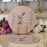 Kahve Zeminli Çiçek Tasarımlı Dijital Baskılı Dekoratif 2'li Yuvarlak Servis Altlığı – Supla Realhomes