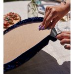 Lacivert Zeminli Çiçek Çerçeveli Dijital Baskılı Dekoratif 2'li Yuvarlak Servis Altlığı – Supla Realhomes