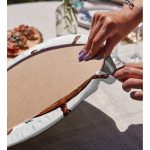 Beyaz Zeminde Sade Dümen Tasarımlı Dijital Baskılı Modern 2'li Yuvarlak Servis Altlığı – Supla Realhomes