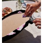 Siyah Zemin Pembe Puantiyeli Kurdale Tasarımlı Dijital Baskılı Modern 2'li Yuvarlak Servis Altlığı – Supla Realhomes