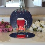 Lacivert Zemin Kırmızı Bardak Desenli Dijital Baskılı Modern 2'li Yuvarlak Servis Altlığı – Supla Realhomes
