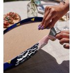 Lacivert Zemin Geometrik Üçgen Tasarımlı Dijital Baskılı Dekoratif 2'li Yuvarlak Servis Altlığı – Supla Realhomes