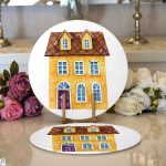 - Supla2li-10113-Minyatur-Sari-Ev-Cizimli-Dijital-Baskili-Dekoratif-2li-Yuvarlak-Servis-Altligi-–-Supla - Realhomes Minyatür Sarı Ev Çizimli Dijital Baskılı Dekoratif 2'li Yuvarlak Servis Altlığı – Supla Realhomes