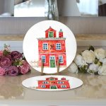 Minyatür Kırmızı Ev Çizimli Dijital Baskılı Dekoratif 2'li Yuvarlak Servis Altlığı – Supla Realhomes