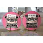 Pembe Zemin Daktilo Tasarımlı Dijital Baskılı Modern 2'li Yuvarlak Servis Altlığı – Supla Realhomes