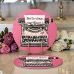 Pembe Zemin Daktilo Tasarımlı Dijital Baskılı Modern 2'li Yuvarlak Servis Altlığı – Supla Realhomes