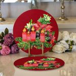 - Supla2li-10145-Bordo-Zemin-Cam-Yaprakli-Mum-Tasarimli-Dijital-Baskili-Dekoratif-2li-Yuvarlak-Servis-Altligi-–-Supla - Realhomes Bordo Zemin Çam Yapraklı Mum Tasarımlı Dijital Baskılı Dekoratif 2'li Yuvarlak Servis Altlığı – Supla Realhomes