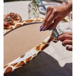 Beyaz Zemin Zürafa Desenli Dijital Baskılı Modern 2'li Yuvarlak Servis Altlığı – Supla Realhomes