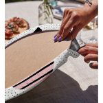 - Supla2li-10226-Krem-Kumlama-Zemin-Vazo-Desenli-Dijital-Baskili-Dekoratif-2li-Yuvarlak-Servis-Altligi-–-Supla-3 - Realhomes Krem Kumlama Zemin Vazo Desenli Dijital Baskılı Dekoratif 2'li Yuvarlak Servis Altlığı – Supla Realhomes