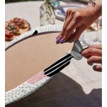 - Supla2li-10228-Krem-Kumlama-Zemin-Vazo-Desenli-Dijital-Baskili-Dekoratif-2li-Yuvarlak-Servis-Altligi-–-Supla-3 - Realhomes Krem Kumlama Zemin Vazo Desenli Dijital Baskılı Dekoratif 2'li Yuvarlak Servis Altlığı – Supla Realhomes