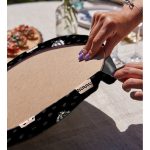 - Supla2li-10232-Siyah-Puantiye-Zeminli-Kaktus-Motifli-Dijital-Baskili-Dekoratif-2li-Yuvarlak-Servis-Altligi-–-Supla-3 - Realhomes Siyah Puantiye Zeminli Kaktüs Motifli Dijital Baskılı Dekoratif 2'li Yuvarlak Servis Altlığı – Supla Realhomes