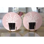 - Supla2li-10235-Pembe-Zemin-Vazo-Desenls-Dijital-Baskili-Modern-2li-Yuvarlak-Servis-Altligi-–-Supla-1 - Realhomes Pembe Zemin Vazo Desenlş Dijital Baskılı Modern 2'li Yuvarlak Servis Altlığı – Supla Realhomes