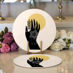 - Supla2li-10286-Eli-Siluetli-Ozel-Tasarim-Dijital-Baskili-Dekoratif-2li-Yuvarlak-Servis-Altligi-–-Supla - Realhomes  Eli Silüetli Özel Tasarım Dijital Baskılı Dekoratif 2'li Yuvarlak Servis Altlığı – Supla Realhomes