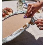 - Supla2li-10369-Kis-Temali-Bag-Evi-Geyik-Tasarimli-Dijital-Baskili-Modern-2li-Yuvarlak-Servis-Altligi-–-Supla-3 - Realhomes  Kış Temalı Bağ Evi & Geyik Tasarımlı Dijital Baskılı Modern 2'li Yuvarlak Servis Altlığı – Supla Realhomes