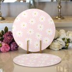 Pembe Zemin Papatya Tasarımlı Dijital Baskılı Dekoratif 2'li Yuvarlak Servis Altlığı – Supla Realhomes