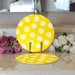 - Supla2li-10378-Sari-Zemin-Papatya-Desenli-Dijital-Baskili-Dekoratif-2li-Yuvarlak-Servis-Altligi-–-Supla-2 - Realhomes  Sarı Zemin Papatya Desenli Dijital Baskılı Dekoratif 2'li Yuvarlak Servis Altlığı – Supla Realhomes