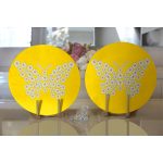 Sarı Zemin Papatyadan Kelebek Tasarımlı Dijital Baskılı Dekoratif 2'li Yuvarlak Servis Altlığı – Supla Realhomes