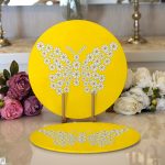 Sarı Zemin Papatyadan Kelebek Tasarımlı Dijital Baskılı Dekoratif 2'li Yuvarlak Servis Altlığı – Supla Realhomes