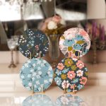 4'lü Rengarenk Zemin Üzerinde Çiçek Desenli Servis Altlığı & Supla Realhomes