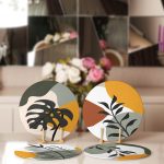 4'lü Beyaz Zemin Üzerinde Renkli Yaprak Desenli Servis Altlığı & Supla Realhomes