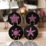 4'lü Siyah Zemin Pembe Kar Tanesi Tasarımlı Servis Altlığı & Supla Realhomes