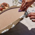 - Supla4lu-Set187-2 - Realhomes 4'lü Rengarenk Zemin Üzerinde Beyaz Çiçek Desenli Modern Servis Altlığı & Supla Realhomes