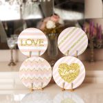 - Supla4lu-Set233 - Realhomes 4'lü Pembe Çizgili Gold Detay Yazılı Servis Altlığı & Supla Realhomes