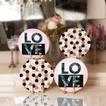- Supla4lu-Set24 - Realhomes 4'lü Pembe Renkli Geometrik Love Tasarımlı Servis Altlığı & Supla Realhomes