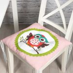 - P201-Gorsel - Realhomes Baykuş Desenli Pofuduk Kare Sandalye Minderi 40x40cm Düğmeli Realhomes