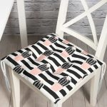 - P2023-Gorsel - Realhomes  RealHomes Dijital Baskılı Pofuduk Sandalye Minderi 40 x 40 cm Düğmeli Realhomes