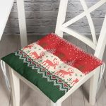 - P3024-Gorsel - Realhomes Yılbaşı Geyikleri ve Ağaçlar Baskılı Dekoratif Pofuduk Sandalye Minderi Realhomes