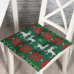 - P3033-Gorsel - Realhomes Yeşil Zeminde Yılbaşı Geyikleri Desenli Dekoratif Pofuduk Sandalye Minderi Realhomes