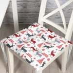 - P3035-Gorsel - Realhomes  Yılbaşı Geyik ve Ağaçlar Temalı Dekoratif Pofuduk Sandalye Minderi Realhomes