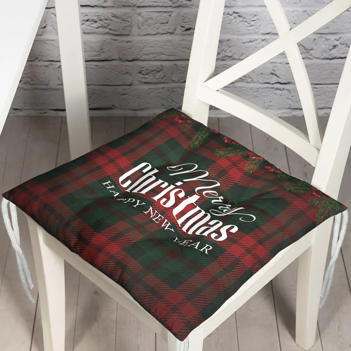 Ekose Zeminde Merry Christmas Baskılı Dekoratif Pofuduk Sandalye Minderi Realhomes