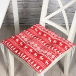 - P3053-Gorsel - Realhomes  Kırmızı Zeminli Kanaviçe Geyik Desenli Pofuduk Sandalye Minderi Realhomes