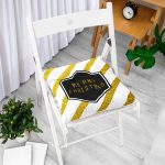 - P3065-Gorsel-1 - Realhomes Altın Şeritli Merry Christmas Desenli Dekoratif Pofuduk Sandalye Minderi Realhomes