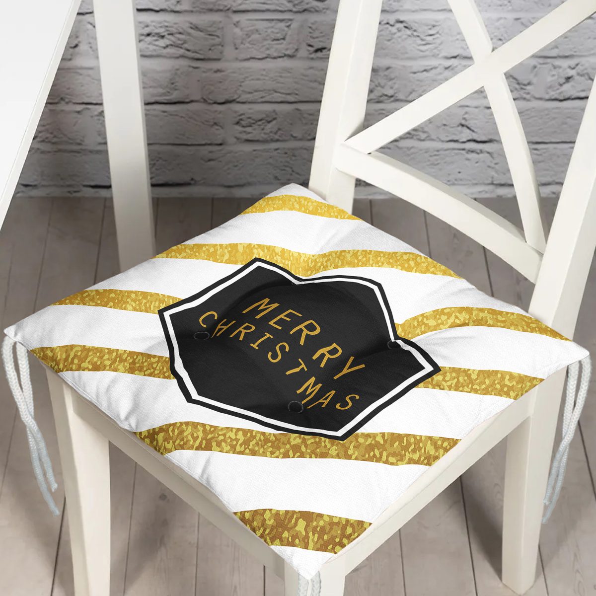 Altın Şeritli Merry Christmas Desenli Dekoratif Pofuduk Sandalye Minderi Realhomes