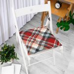 - P3085-Gorsel-1 - Realhomes  Kırmızı Siyah Beyaz Ekose Desenli Dekoratif Pofuduk Sandalye Minderi Realhomes