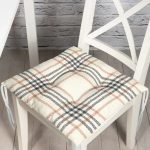 - P3088-Gorsel - Realhomes Krem Renkte Ekose Desenli Dekoratif Pofuduk Sandalye Minderi Realhomes