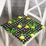 - P3107-Gorsel - Realhomes  Siyah Zeminde Ekose Desenli Limon Baskılı Dekoratif Pofuduk Sandalye Minderi Realhomes