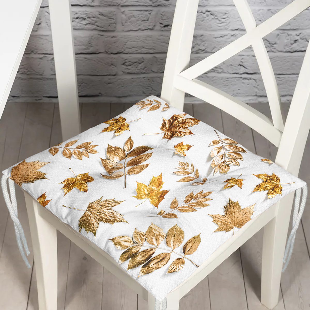 Beyaz Zeminde Altın Yapraklar Desenli Dijital Baskılı Pofuduk Sandalye Minderi Realhomes