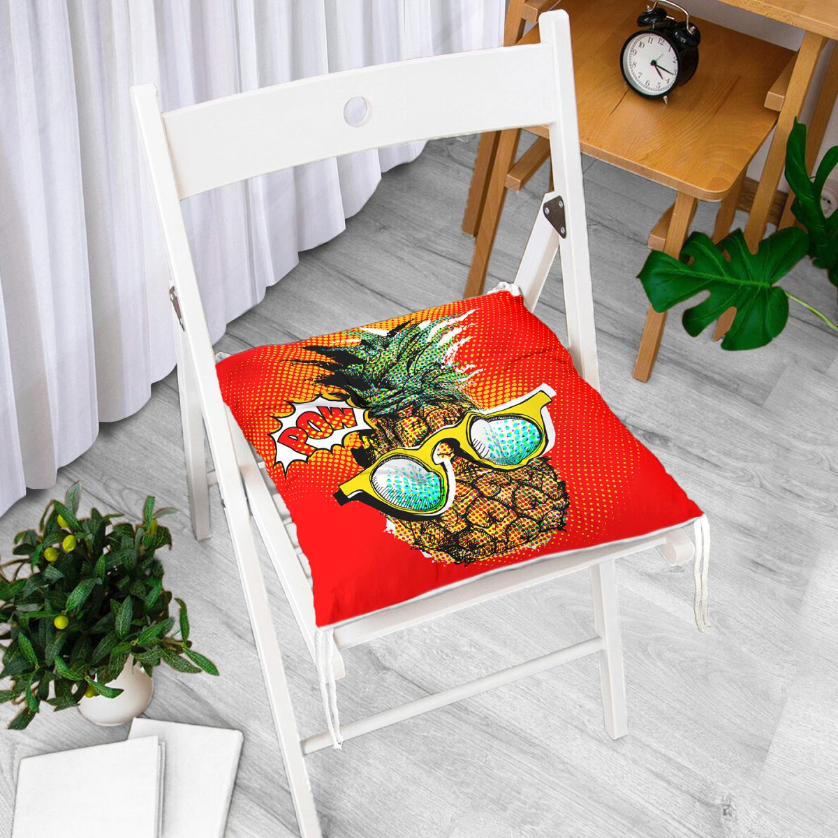 Kırmızı Zemin Ananas Desenli Dekoratif Pofuduk Sandalye Minderi Realhomes